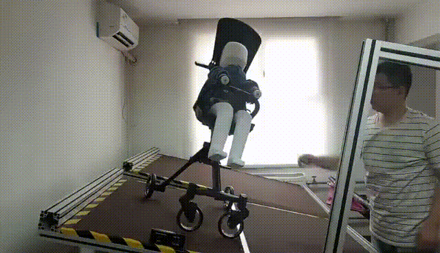 溜娃神器 非标稳定性视频-babycare 8770 截取视频.gif